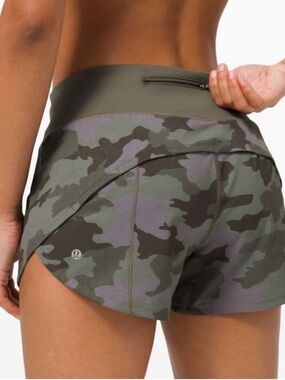 Lululemon Speed Up Mid-Rise Lined Shorts 4” Heritage Camo Dusky Lavender SZ 8